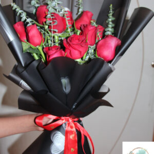 RAMO DE ROSAS ROJAS